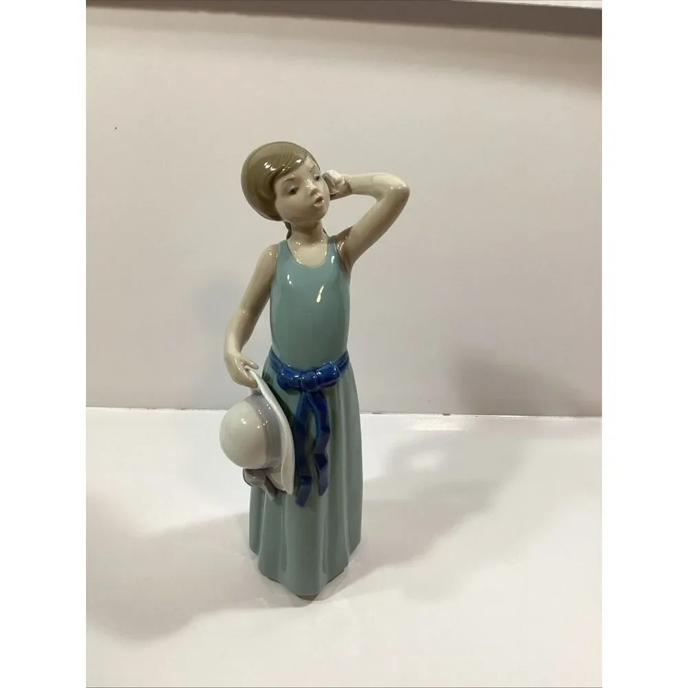 VTG Lladro Blue Ceramic Coiffure Girl Standing Figurine With Hat SKU # 1519‎